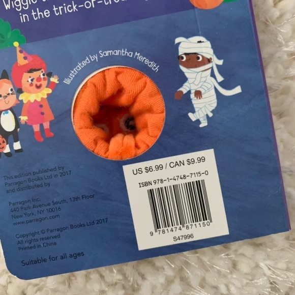 Halloween Finger Puppet Board Book - Picture 2 of 4